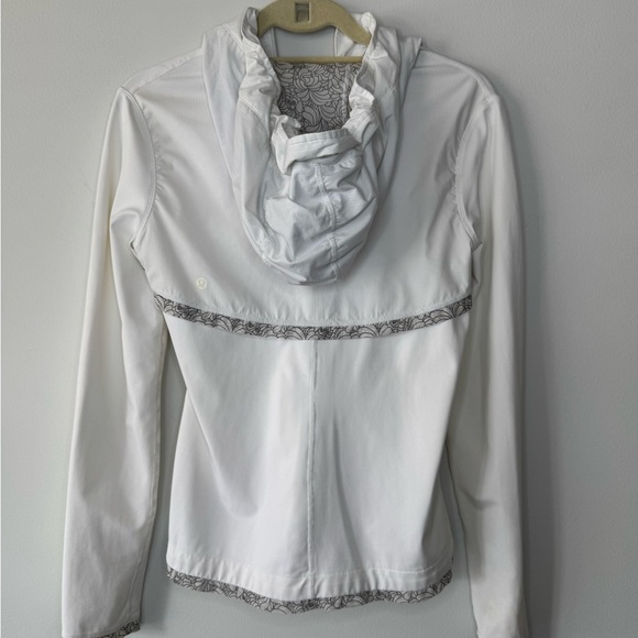 Lululemon Women's White Hooded Jacket - Picture 13 of 17